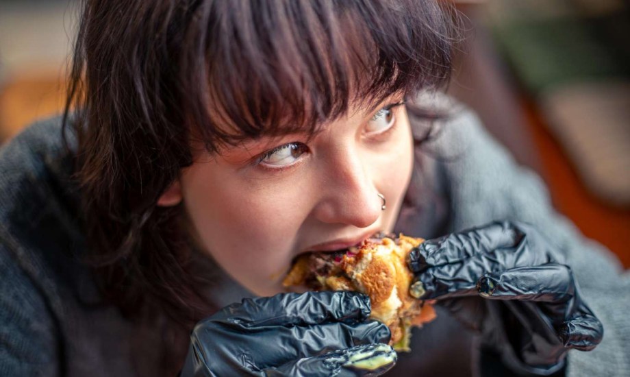 الإفراط في تناول الدجاج يهدد حياتك