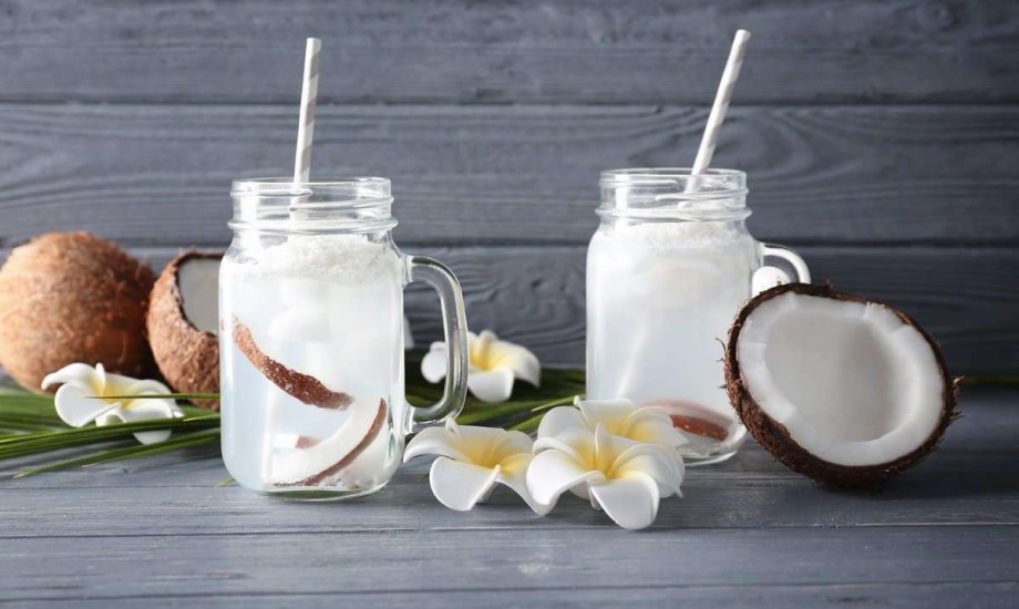 ماء أم حليب جوز الهند.. أيهما أفضل لصحتك؟