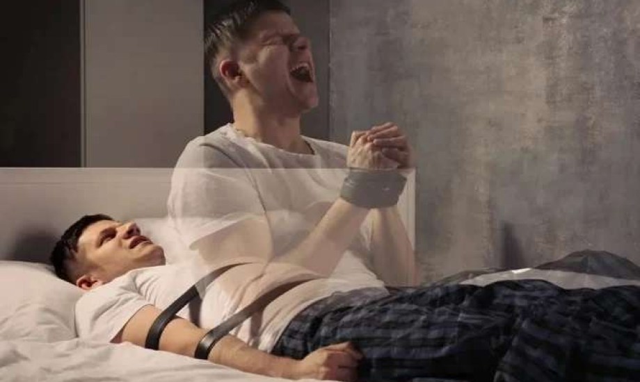 ما الفرق بين شلل النوم والأحلام؟ 3 علامات تستدعي استشارة الطبيب