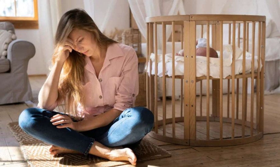  4 استراتيجيات علمية للحفاظ على الصحة النفسية للأمهات الجدد 