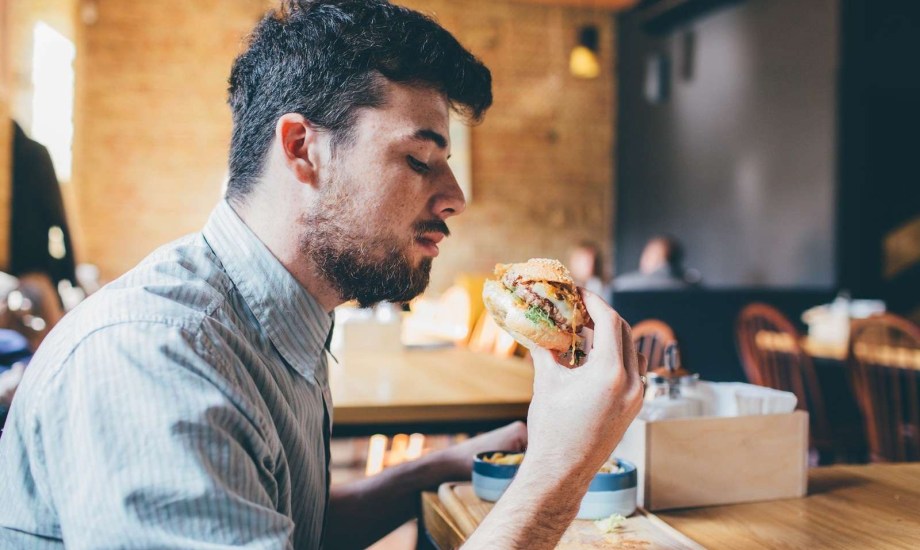 الوجبات السريعة تهدد الخصوبة