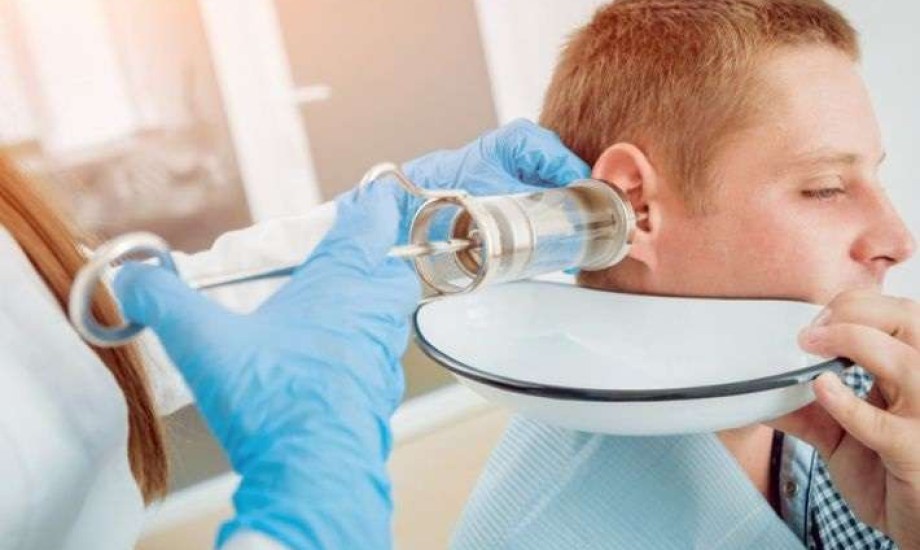 ما فوائد إزالة الشمع من الأذن؟