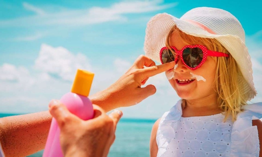 كيف تختار واقي الشمس الآمن لطفلك؟