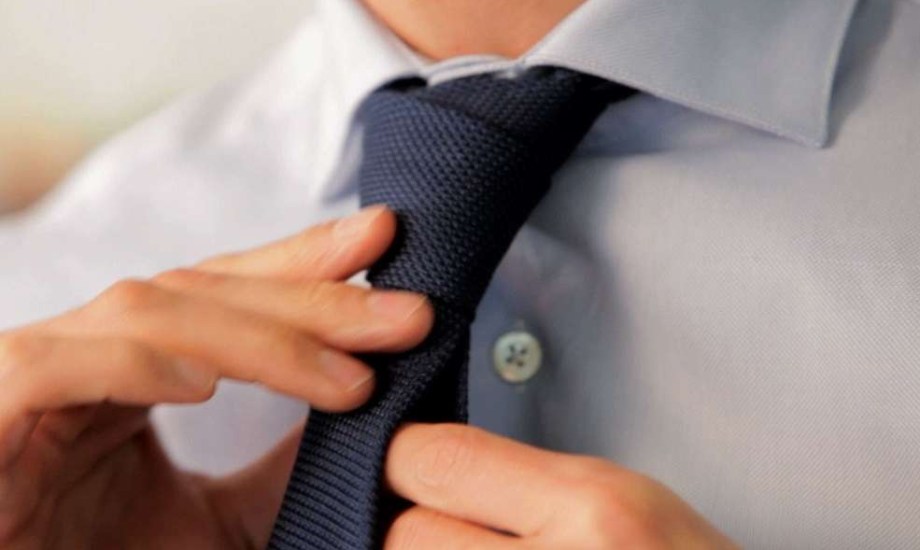 مخاطر ارتداء ربطة العنق للرجال