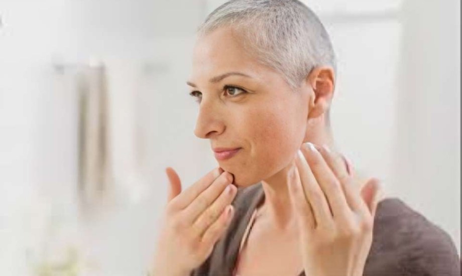 كيف تعتنين ببشرتك خلال رحلة العلاج الكيميائي؟