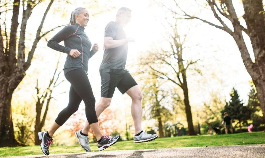 أسرار المشي لإنقاص الوزن.. اكتشف أفضل وقت للحرق