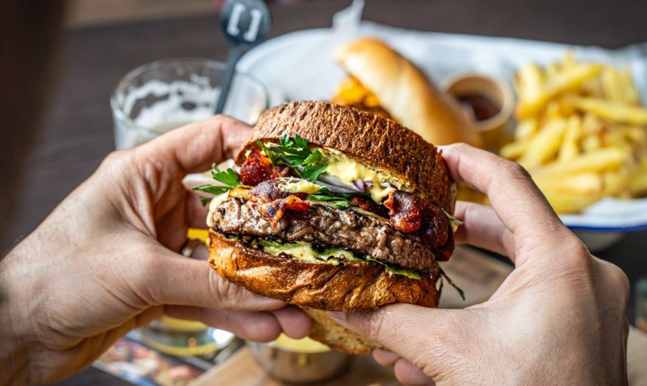 لا تطلبها أبدا.. القائمة السوداء الكاملة لأخطر أطباق المطاعم