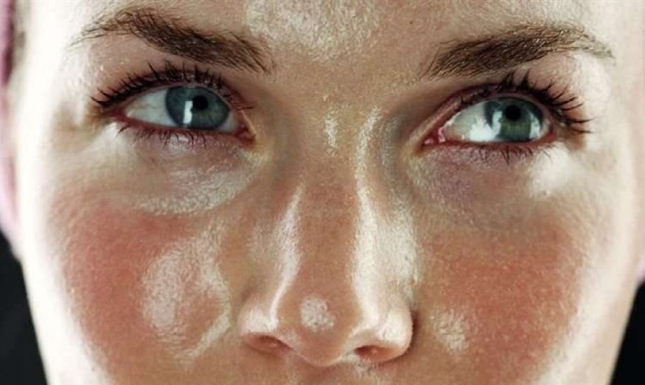 الطريقة الصحيحة للعناية بالبشرة الدهنية