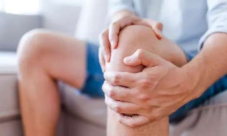 6 علامات تنذر بتلف الركبة في سن الـ30