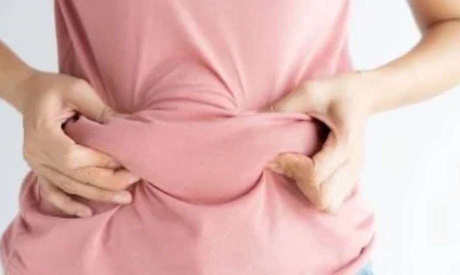 دهون البطن تهدد النساء بسلس البول