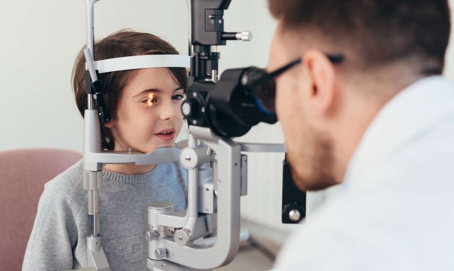 كيف يسرع تلوث الهواء من تدهور بصر الأطفال؟