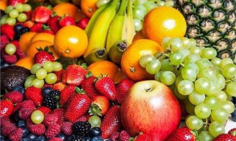 5 فواكه يُنصح بتناولها على معدة فارغة