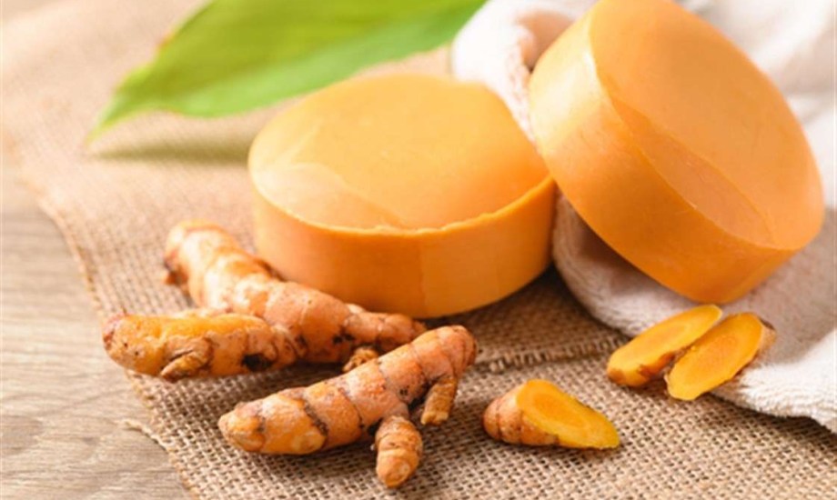 لماذا ينصح أطباء الجلدية بصابون الكركم؟