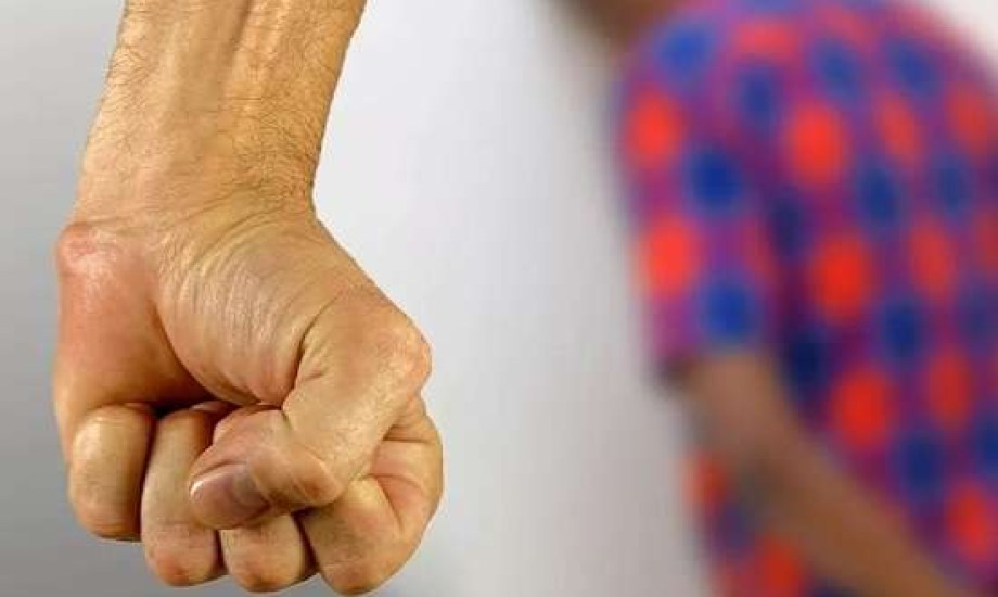 الرجال يصبحون أكثر عدوانية عندما يزيد عدد النساء حولهم!