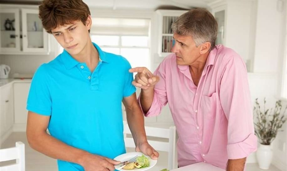 الفوضى المنزلية تصنع مراهقين معرضين للاكتئاب والسمنة