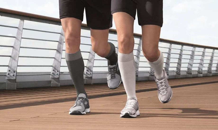 الجوارب الضاغطة لا تحسن أداء العدائين كما يشاع