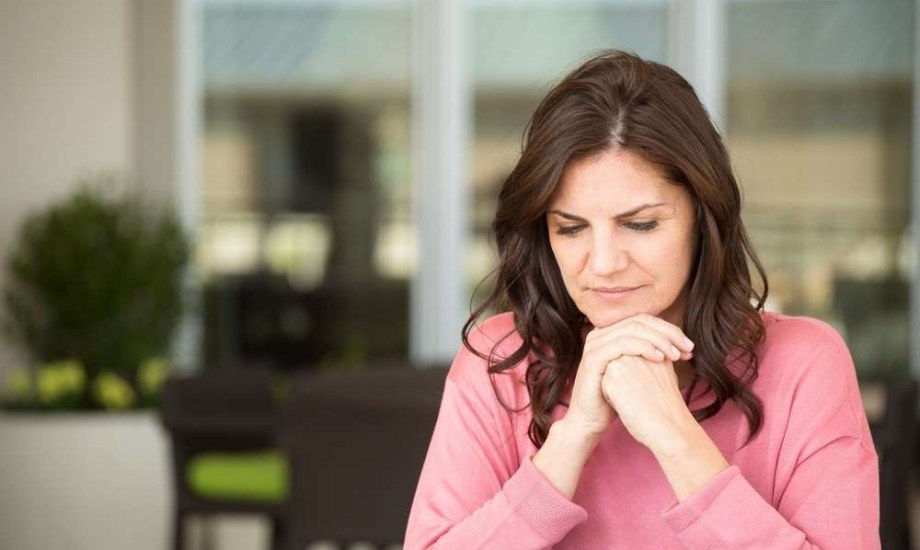 الوقوف المتكرر يحارب ارتفاع ضغط الدم بعد انقطاع الطمث