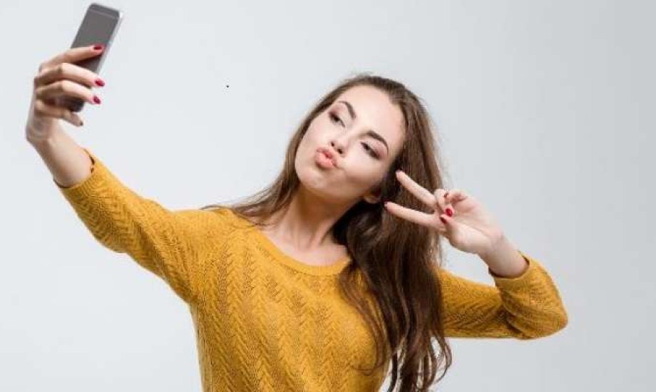 السيلفي اليومي قد يكون مفتاح السعادة!