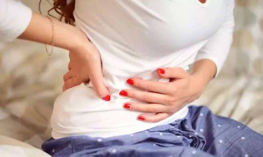 ما الفحوصات الضرورية للكشف عن سبب آلام الحوض والبطن عند النساء؟