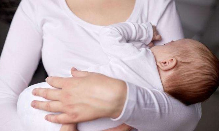 كيف تدفع الأمهات صحة عظامهن ثمنا للرضاعة الطبيعية؟