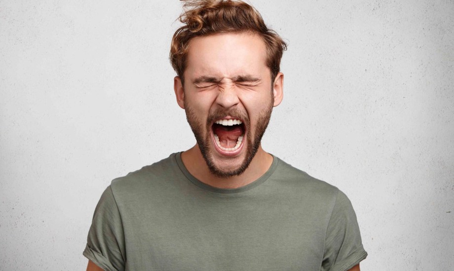 للمشاعر المكبوتة.. دليلك الآمن للتفريغ عن طريق الصراخ