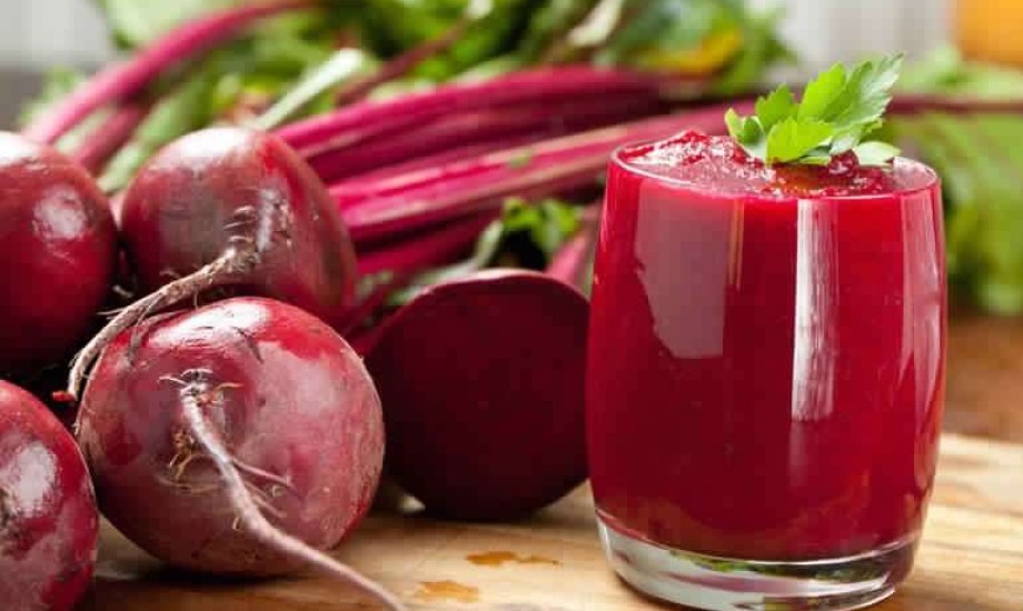 5 وصفات بعصير البنجر تخلصك من الهالات السوداء والشعر التالف