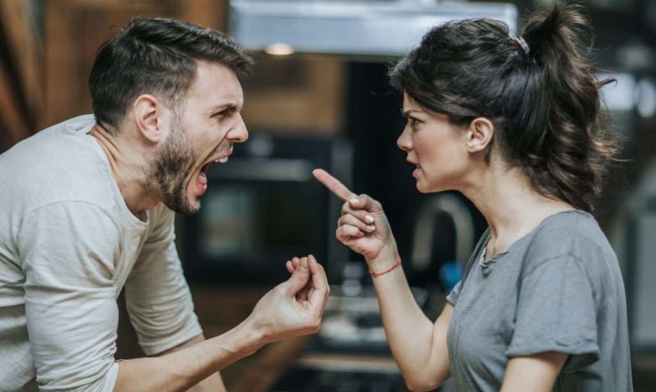 طريقة شجارك مع زوجتك قد تصيبك بهذه الأمراض