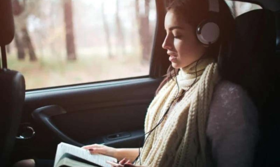 الموسيقى المرحة سلاحك السري ضد دوار السفر