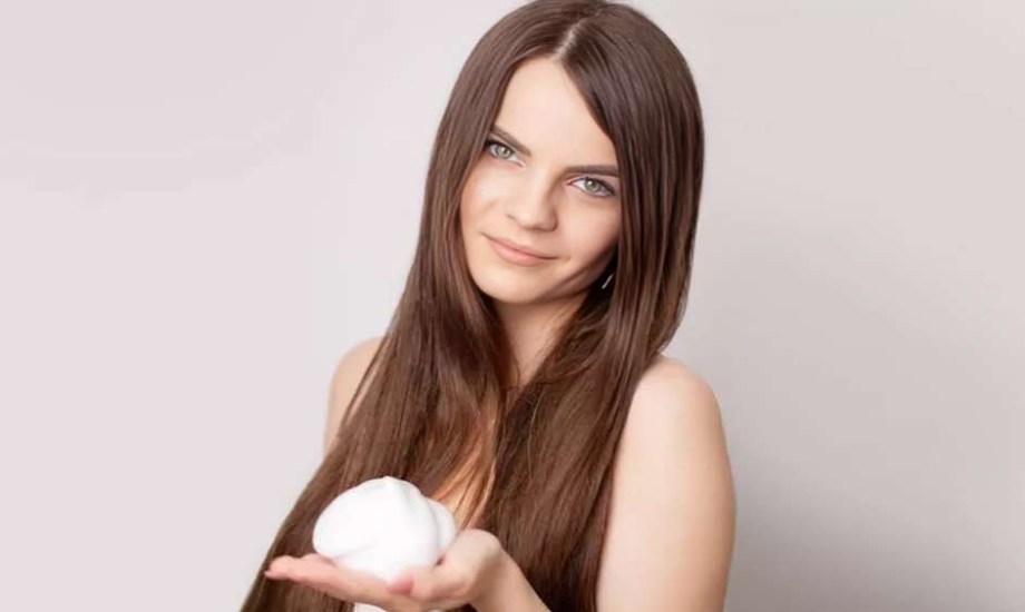 كيف تصنعين بلسم الشعر الطبيعي في المنزل؟