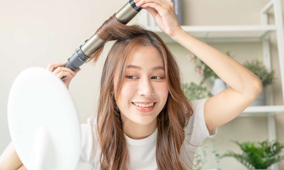 كيف تستخدمين مكواة الشعر بطريقة آمنة