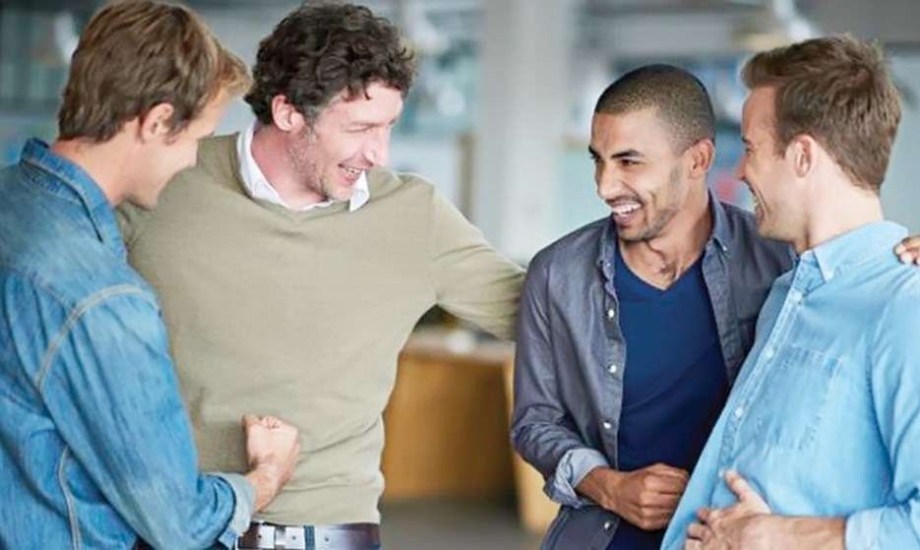 لماذا يعاني الرجال من نقص الصداقات الحقيقية بعد الجامعة؟