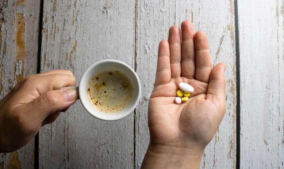 هل تناول القهوة يبطيء مفعول بعض الأدوية؟