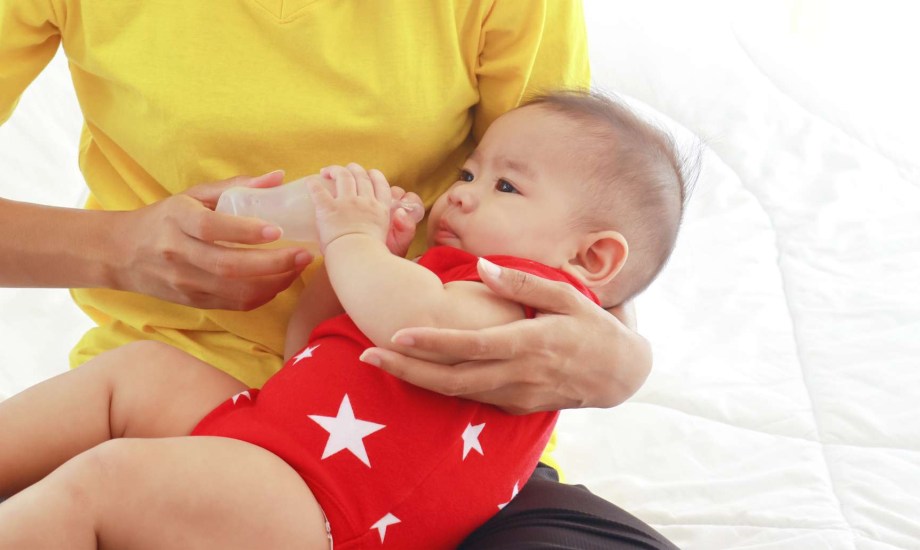 استخدام الببرونة يربك الرضاعة الطبيعية