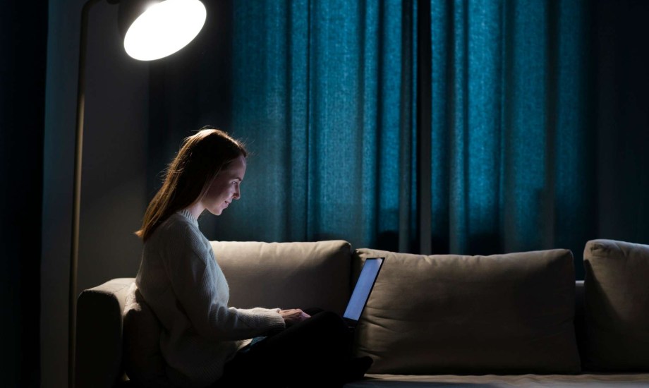 التعرّض للضوء ليلًا يزيد أمراض القلب