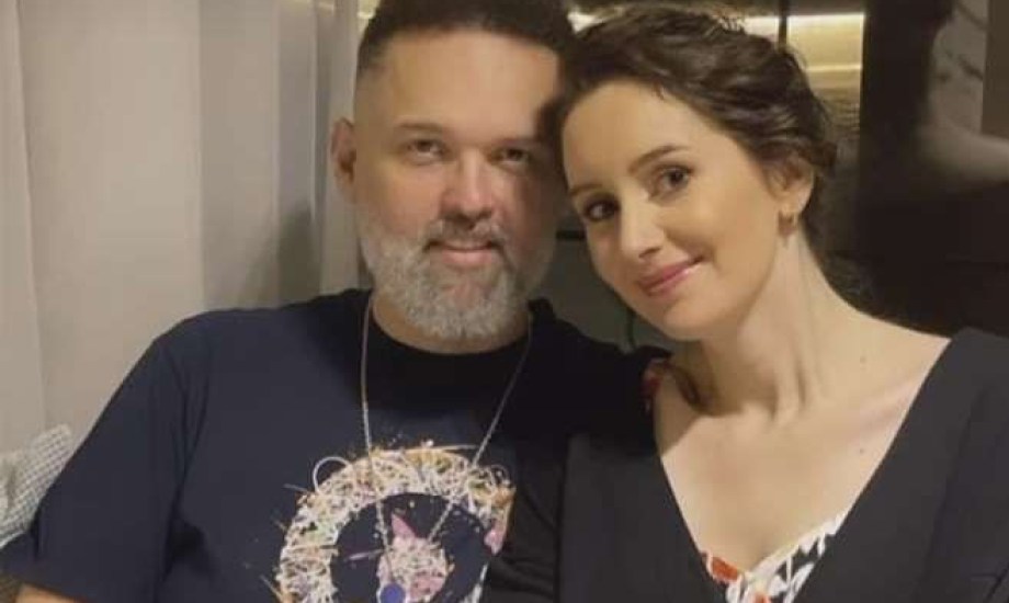 الفنان محمد محمود عبدالعزيز وزوجته