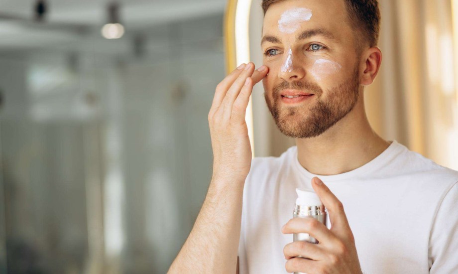 روتين العناية ببشرة الرجل