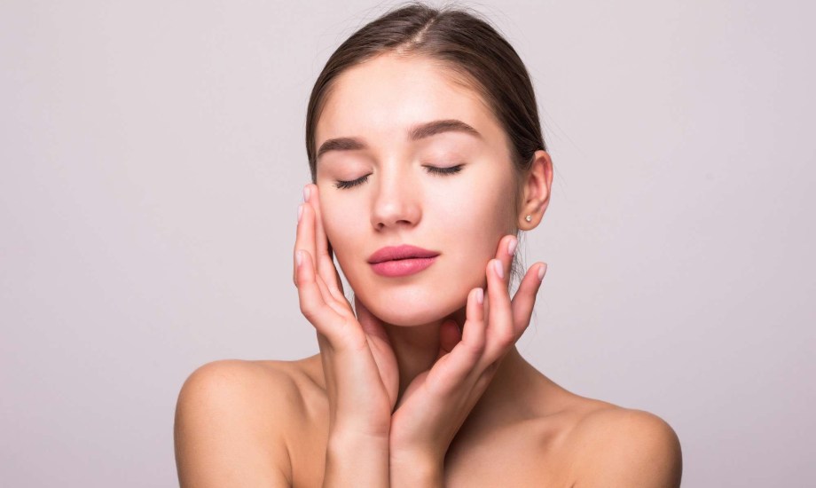 نضارة البشرة بالكركديه