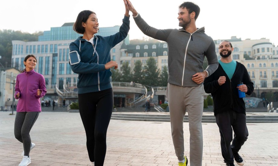 دراسة تكشف أثر المشي الجماعي على صحة الرجال