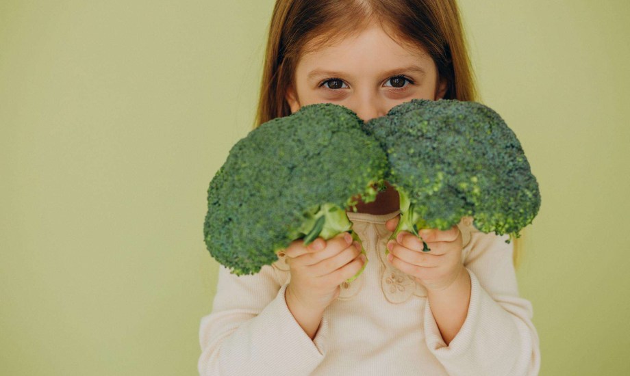 العناصر الغذائية الأساسية لنمو دماغ الطفل