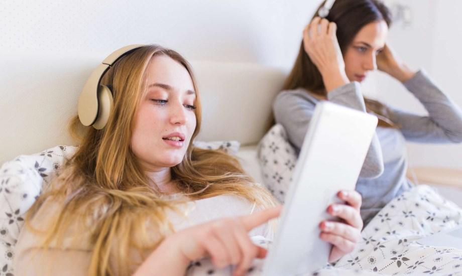 جيل زد لا ينام دون أصوات في الخلفية