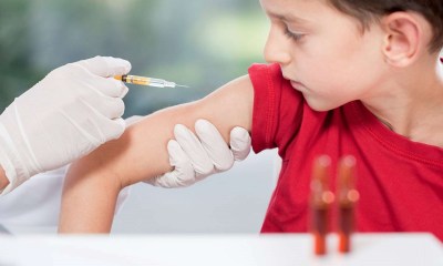 كيف تساعد طفلك على تخطي الخوف من التطعيمات؟