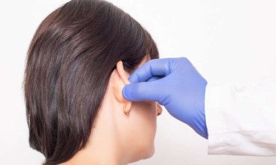 مخاطر إهمال تنظيف خلف الأذن