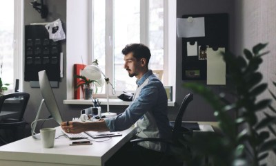 الجلوس لفترات طويلة يؤدي إلى زيادة الوزن
