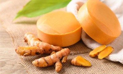 لماذا ينصح أطباء الجلدية بصابون الكركم؟