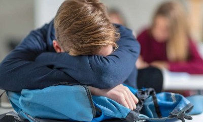 الاستيقاظ المتكرر وقلة النوم.. علامة خطر على صحة المراهقين النفسية