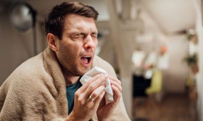 لماذا يحذر الأطباء من استخدام اليدين لتغطية الفم أثناء العطس؟