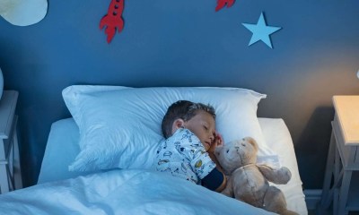 7 طرق طبيعية تساعد طفلك على النوم العميق