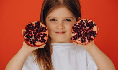 مخاطر تناول الأطفال الرمان