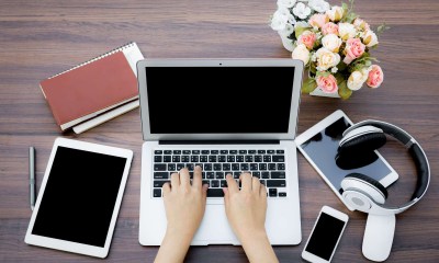 وضع الأجهزة الإلكترونية على الطاولات