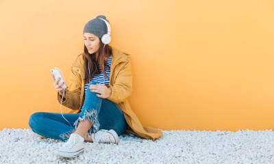 الاستماع إلى الموسيقي المفضلة